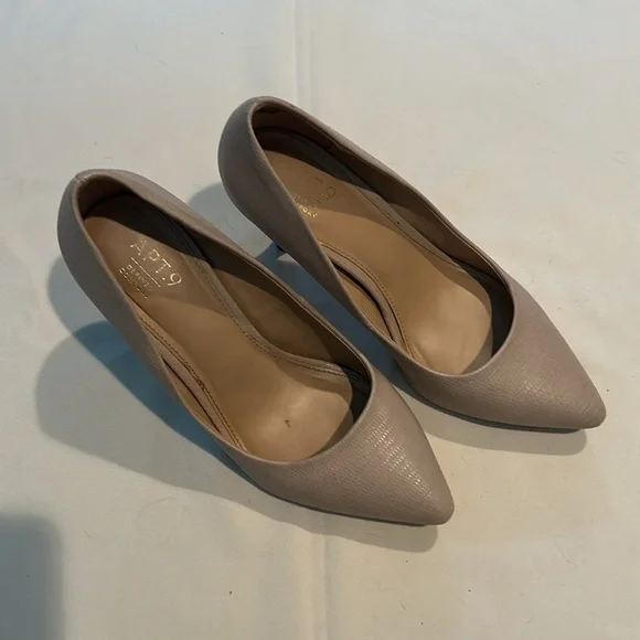 Apt. 9 | Shoes | Apt 9 Defined Comfort Very Light Cream Pink Color Pump  Size 8 Womens | Poshmark